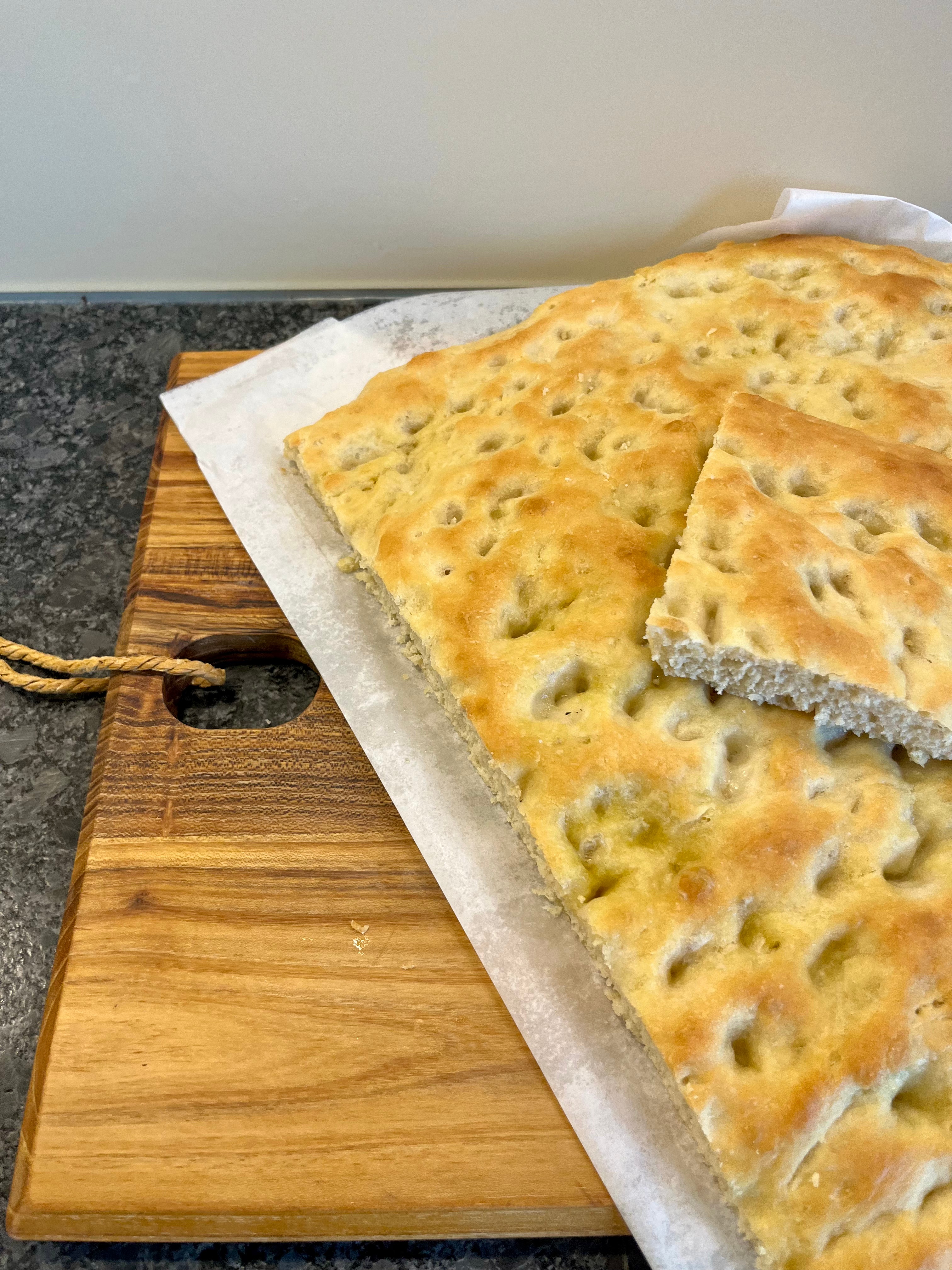 Focaccina Genovese fatta in casa — morbida, dorata e impossibile da resistere